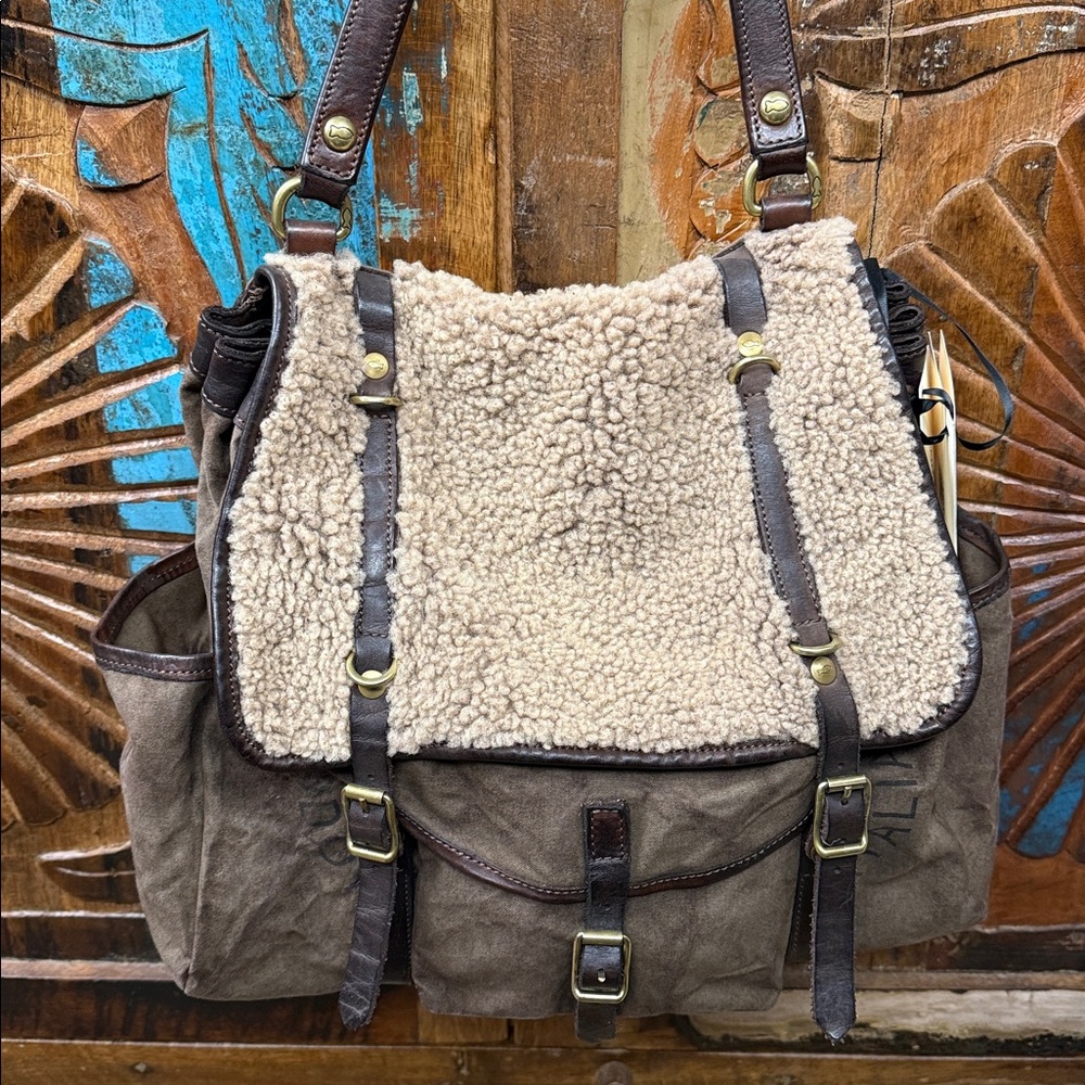 CAMPOMAGGI large shoulder bag. Great for travel and shopping. New with tags.